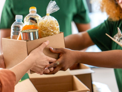 200 Cestas de Alimentos  Comunidades Carentes